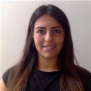 Biologa impartisce lezioni di biochimica, biologia e chimica inorganica per studenti delle scuole medie e superiori